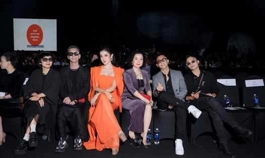 Á hậu Huyền My nổi bật với sắc màu cam khi tham dự Vietnam International Fashion Week 2022. Ảnh: Vũ Toàn