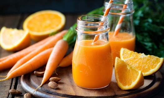 Sử dụng nước ép cà rốt thường xuyên sẽ giúp giảm cân và cholesterol. Nguồn ảnh: Adobe Stock