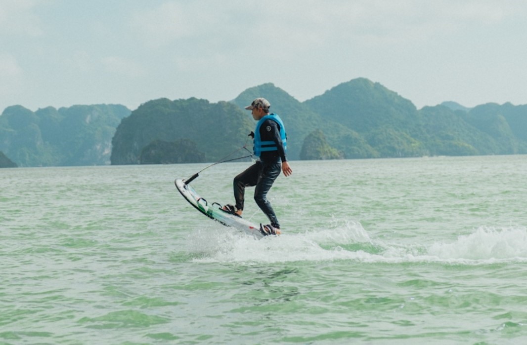 Một trải nghiệm mới và thú vị dành cho du khách tham quan vịnh Hạ Long - Cát Bà. Ảnh: Vietyatch