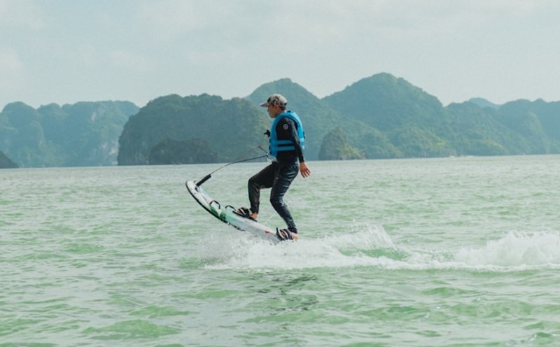 Một trải nghiệm mới và thú vị dành cho du khách tham quan vịnh Hạ Long - Cát Bà. Ảnh: Vietyatch