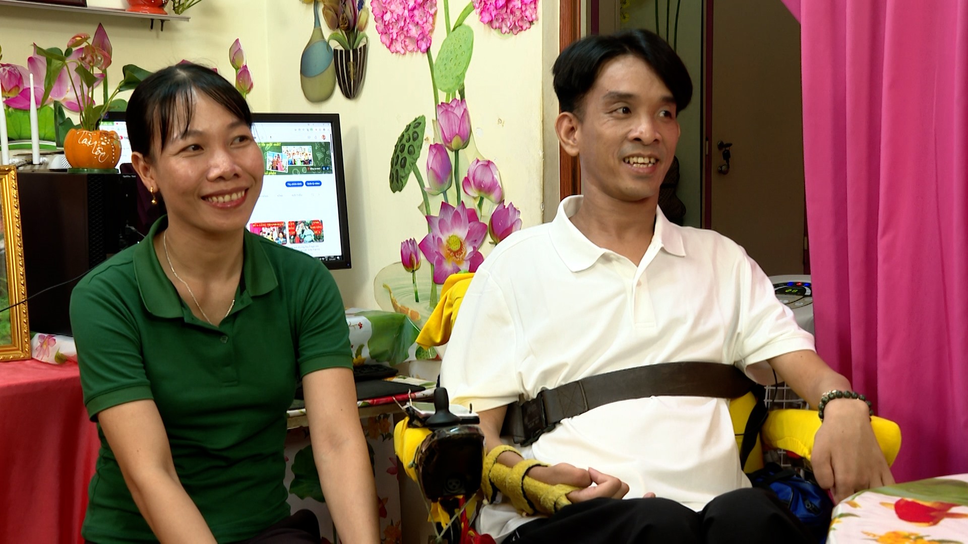 Nghị lực và hôn nhân của thầy giáo Nguyễn Ngọc Lâm bị thương tật 97%