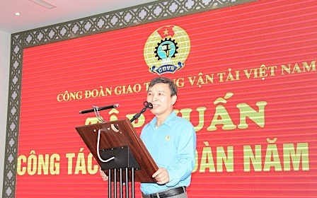 Ông Lê Ngọc Minh, Phó Chủ tịch Thường trực Công đoàn GTVT Việt Nam phát biểu tại hội nghị. Ảnh: Thanh Thọ