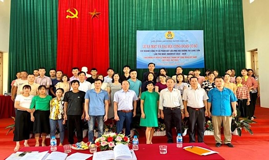 LĐLĐ huyện Cao Lộc tổ chức lễ ra mắt và Đại hội CĐCS Chi nhánh Công ty Cổ phần Vật liệu mài Hải Dương tại Lạng Sơn. Ảnh: Văn Huân