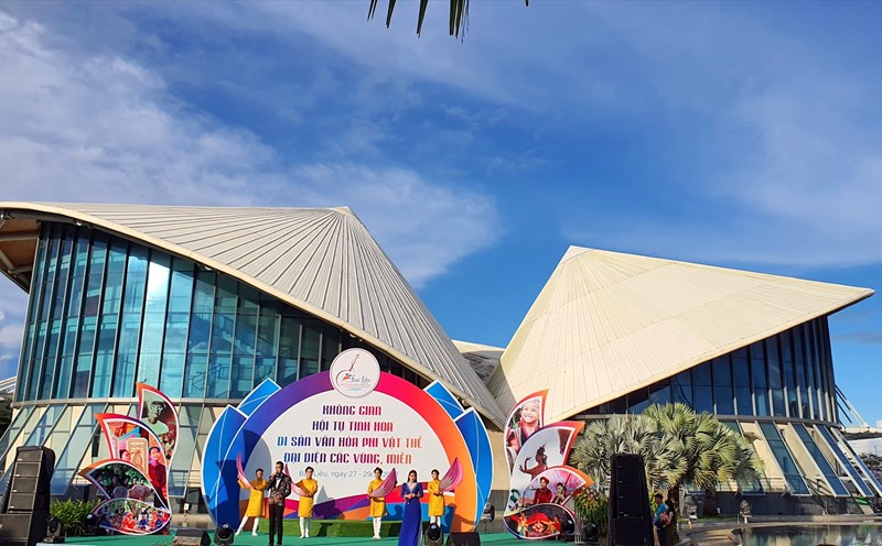 Hội tụ di sản văn hóa phi vật thể của nhân loại tại tỉnh Bạc Liêu chính thức được khai mạc. Ảnh: Nhật Hồ