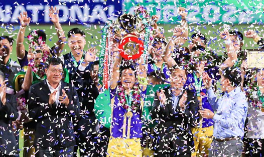 Câu lạc bộ Hà Nội là đội bóng đầu tiên vô địch cúp quốc gia 3 lần liên tiếp. Ảnh: Minh Dân