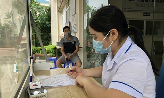 Nhân viên Trạm Y tế xã Kim Chung (huyện Đông Anh, Hà Nội). Ảnh chụp thời điểm tháng 5.2021. Ảnh: Bảo Hân