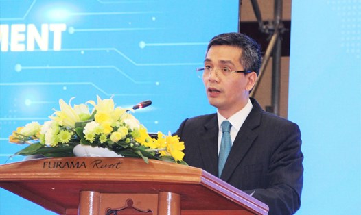 Thứ trưởng Bộ Tài chính Võ Thành Hưng trao đổi thông tin về bối cảnh thế giới đang tác động đến kinh tế. Ảnh: Thuỳ Trang