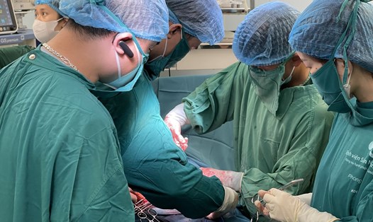 Một ca phẫu thuật tại Bệnh viện đa khoa tỉnh Phú Thọ. Ảnh: Bệnh viện cung cấp