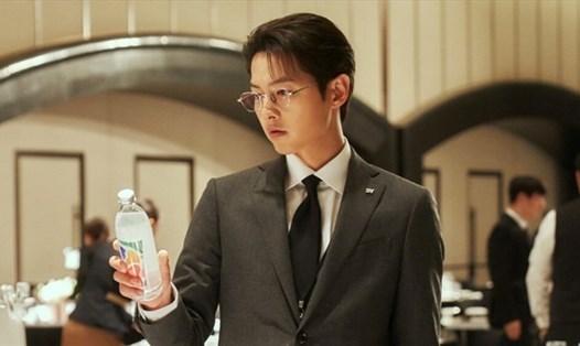 Song Joong Ki ở phim mới "Reborn Rich". Ảnh: Nhà sản xuất cung cấp