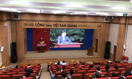 Cán bộ, đảng viên Tổng Liên đoàn Lao động Việt Nam quán triệt Nghị quyết số 30-NQ/TW của Bộ Chính trị. Ảnh: Bảo Hân