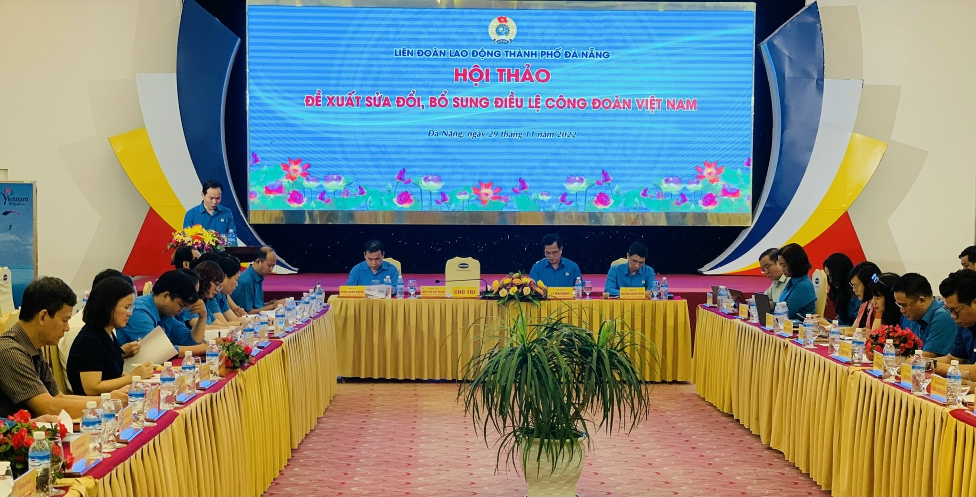 Hội thảo “Đề xuất sửa đổi, bổ sung điều lệ Công đoàn Việt Nam” do LĐLĐ thành phố Đà Nẵng tổ chức ngày 29.11. Ảnh: Tường Minh