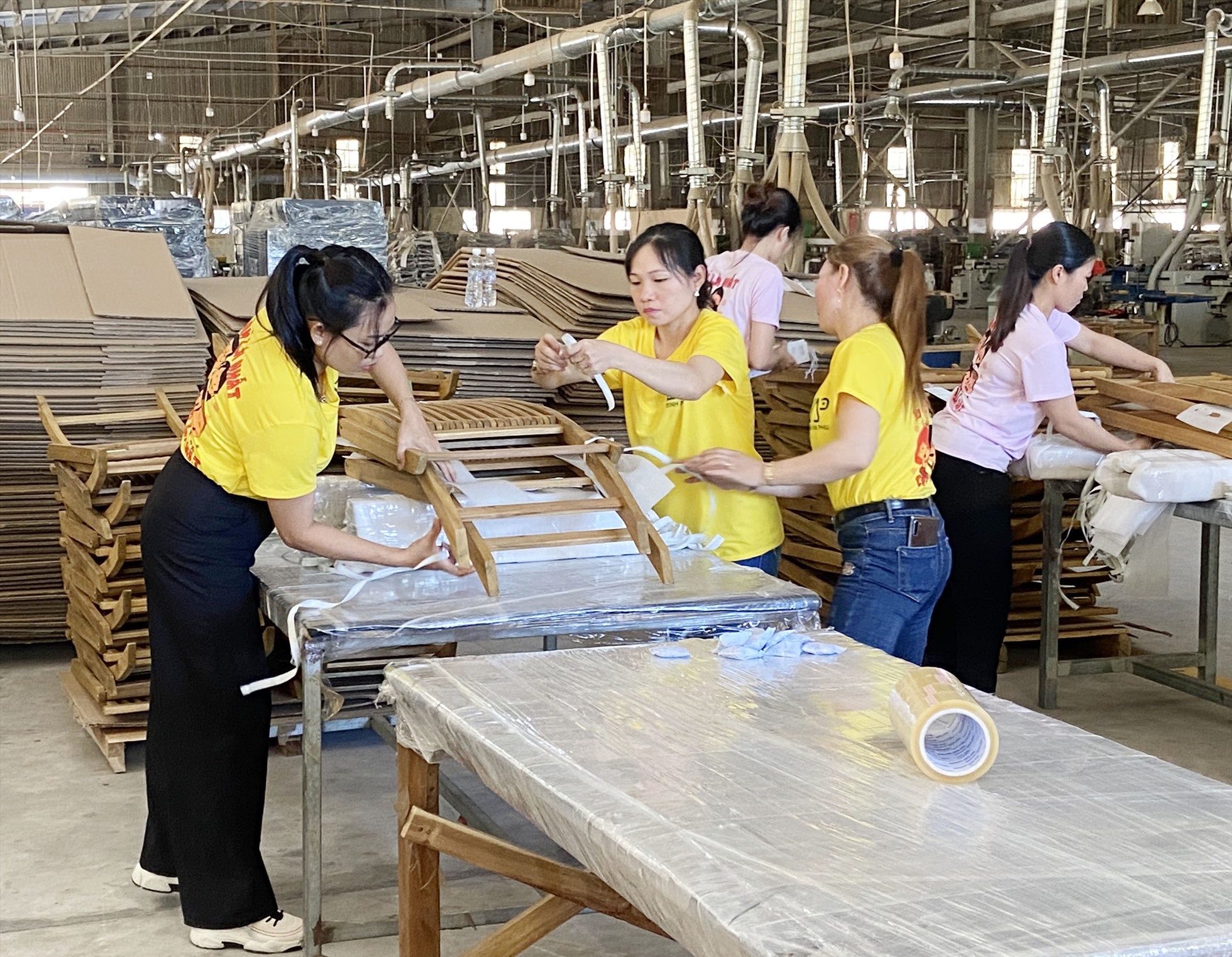 Các đoàn viên tham gia phần thi tay nghề. Ảnh: Xuân Quang