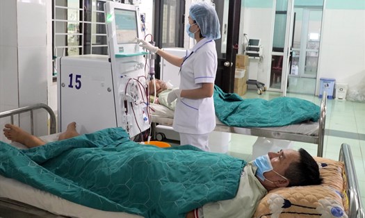 Một bệnh nhân đang chạy thận tại Bệnh viện Đa khoa tỉnh Đắk Nông. Ảnh: Hồng Duyên
