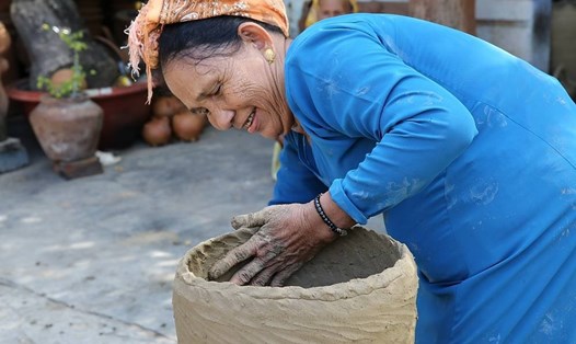 Nghệ thuật làm gốm của người Chăm là di sản văn hóa phi vật thể thứ 15 của Việt Nam được ghi danh vào các Danh sách của UNESCO. Ảnh: Cục Di sản Văn hoá