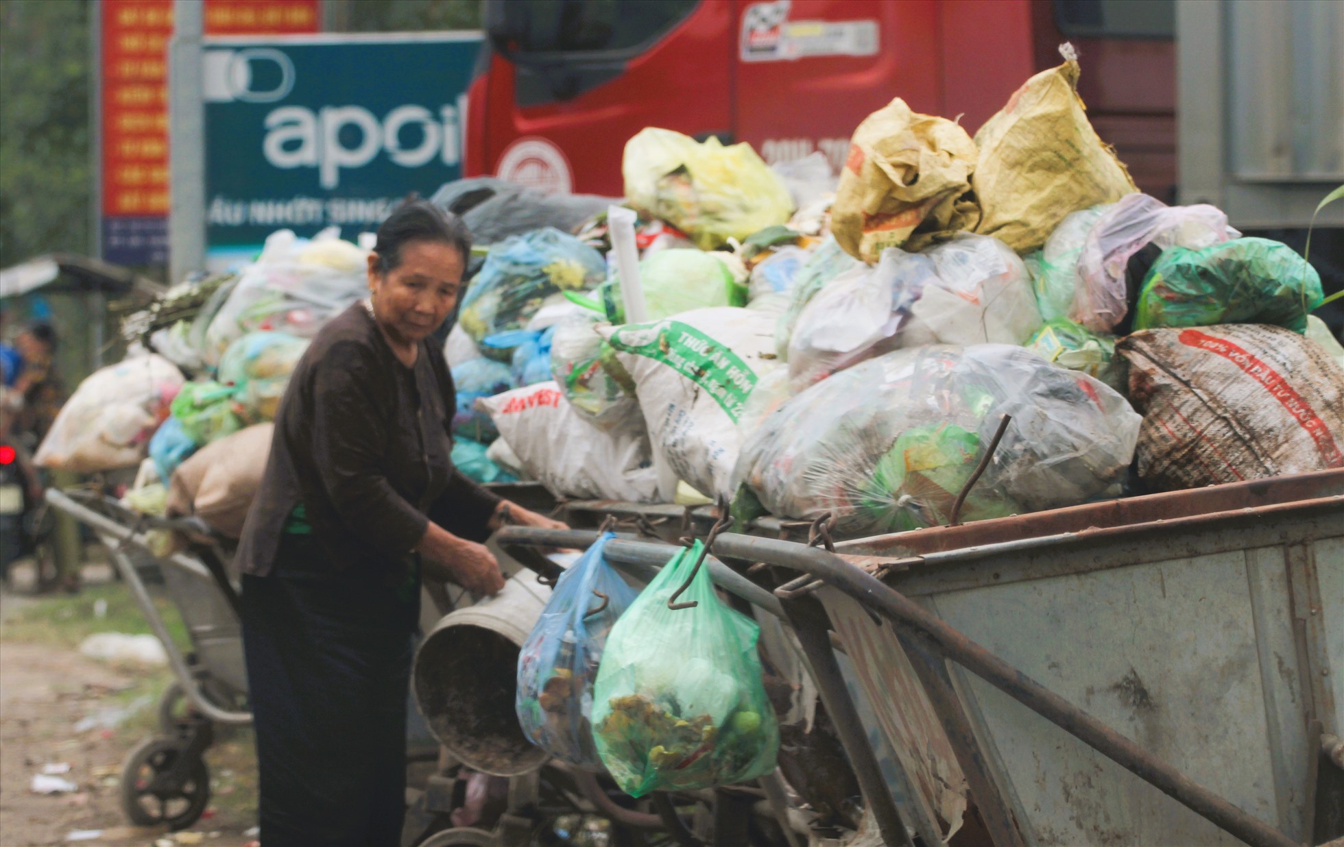 Phân loại rác thải tại nguồn ở nội thành Hà Nội: Vì sao hơn 10 năm vẫn “án binh bất động”?