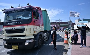Tài xế xe tải Hàn Quốc đình công, chuỗi cung ứng hàng hóa nguy cơ đứt gãy
