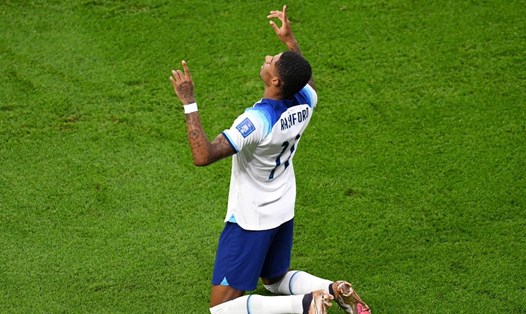 Marcus Rashford có màn ăn mừng đầy cảm xúc sau khi ghi bàn thắng thứ hai.  Ảnh: AFP