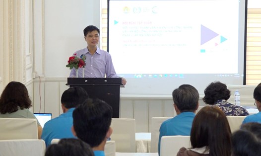 Đồng chí Ngọ Duy Hiểu - Phó Chủ tịch Tổng LĐLĐ Việt Nam phát biểu tại buổi tập huấn. Ảnh: Tạ Quang