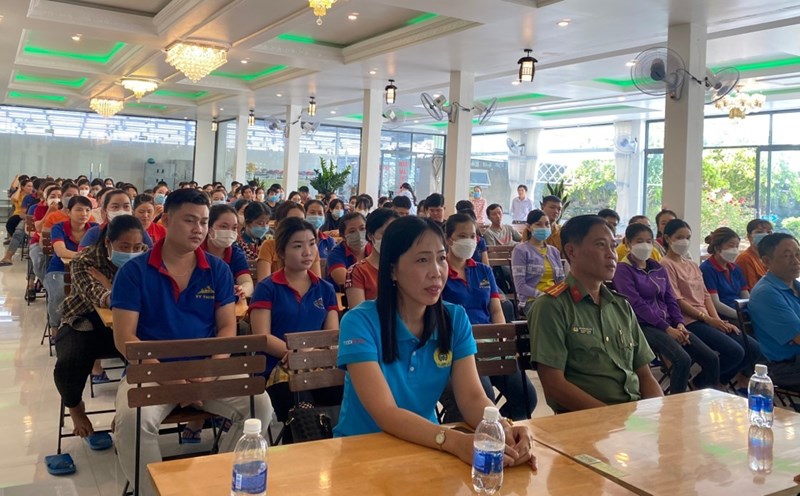 Bắc Giang: Tuyên truyền pháp luật lao động cho gần 200 công nhân lao động