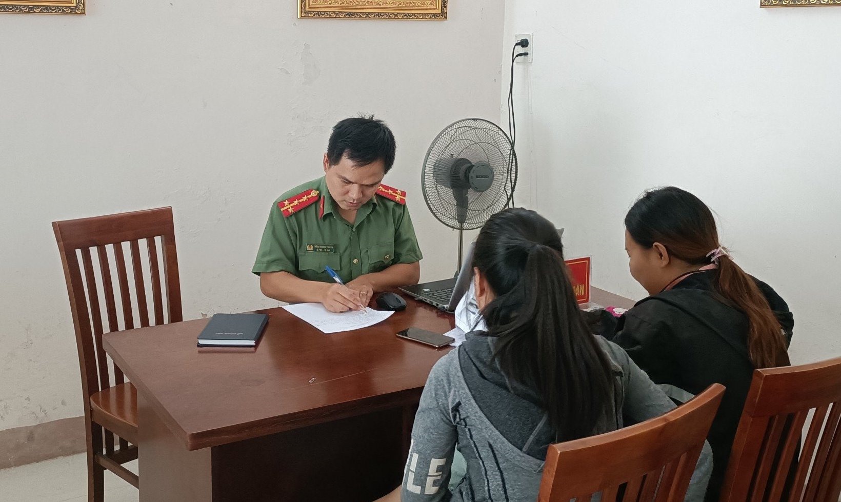 Công an tỉnh Phú Yên làm việc với những trường hợp vi phạm.