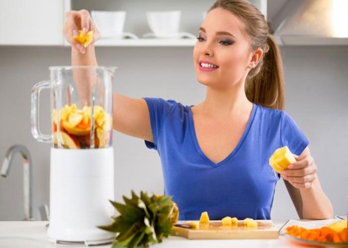 Nước ép trái cây là thức uống cung cấp năng lượng, có thể được sử dụng để bổ sung vào chế độ ăn kiêng và giảm cảm giác thèm ăn. Ảnh: ST