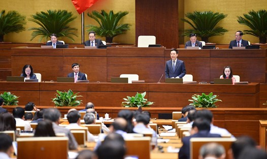 Bộ trưởng Bộ Thông tin và Truyền thông Nguyễn Mạnh Hùng trả lời chất vấn trước Quốc hội.