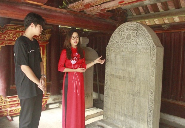 Văn bia tại Đền thờ vua Đinh Tiên Hoàng, xã Trường Yên, huyện Hoa Lư, tỉnh Ninh Bình. Ảnh: TTXVN