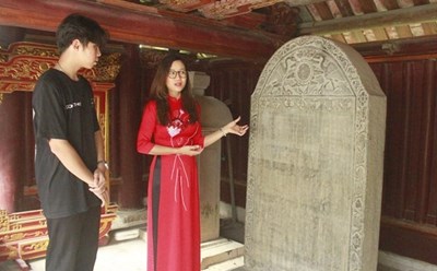 Văn bia tại Đền thờ vua Đinh Tiên Hoàng, xã Trường Yên, huyện Hoa Lư, tỉnh Ninh Bình. Ảnh: TTXVN