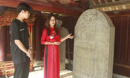 Văn bia tại Đền thờ vua Đinh Tiên Hoàng, xã Trường Yên, huyện Hoa Lư, tỉnh Ninh Bình. Ảnh: TTXVN