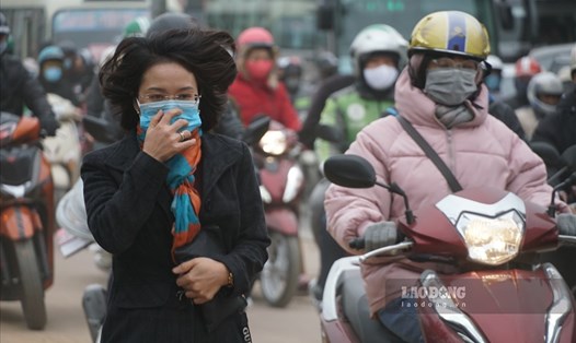 Nhiệt độ ở Hà Nội sẽ giảm sâu xuống mức 11 - 14 độ C trong ngày mai 1.12. Ảnh: Tạ Quang.