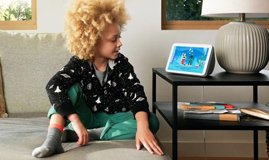 Trẻ có thể sáng tạo các câu chuyện với hình ảnh, âm thanh sống động nhờ công cụ Alexa tích hợp AI của Amazon. Ảnh: Amazon