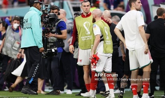 Gareth Bale thất vọng sau khi phải chia tay sớm với World Cup 2022. Ảnh: AFP
