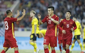 Tuyển Việt Nam đánh bại Dortmund 2-1 tại Mỹ Đình