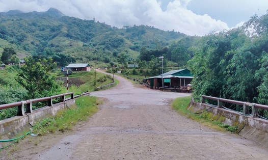 Một tuyến đường làng tại tỉnh Kon Tum khúc khuỷu, chưa có hệ thống đèn đường. Nguồn: Sabeco