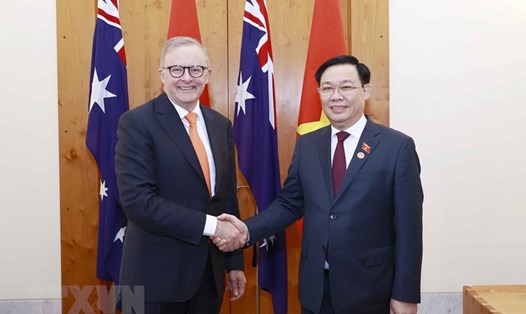 Chủ tịch Quốc hội Vương Đình Huệ hội kiến Thủ tướng Australia Anthony Albanese. Ảnh: TTXVN