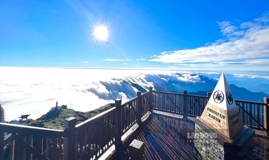 Fansipan được chọn là một trong những nơi thích hợp ghé thăm cuối năm 2022. Ảnh: Văn Đức.