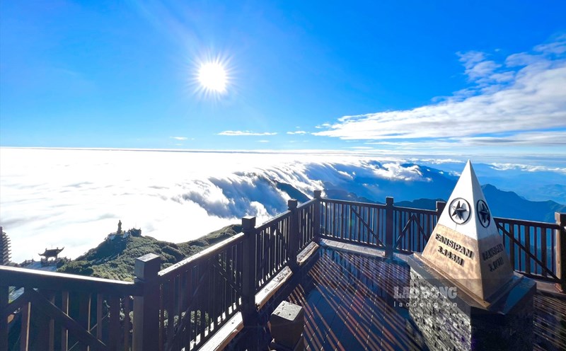 Fansipan được chọn là một trong những nơi thích hợp ghé thăm cuối năm 2022. Ảnh: Văn Đức.