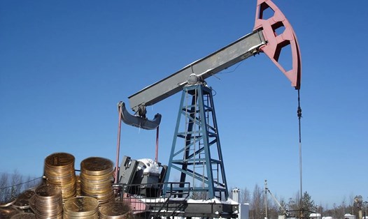 G7 đề xuất đặt giá trần cho dầu của Nga ở mức 65-70 USD/thùng. Ảnh: AFP