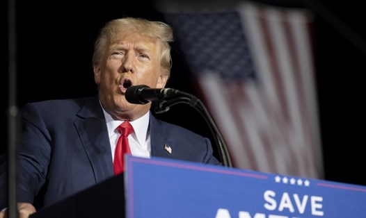 Cựu Tổng thống Donald Trump phát biểu tại một cuộc mít tinh tại sân bay Minden Tahoe ở Minden, Nevada, ngày 8.10.2022. Ảnh: AP