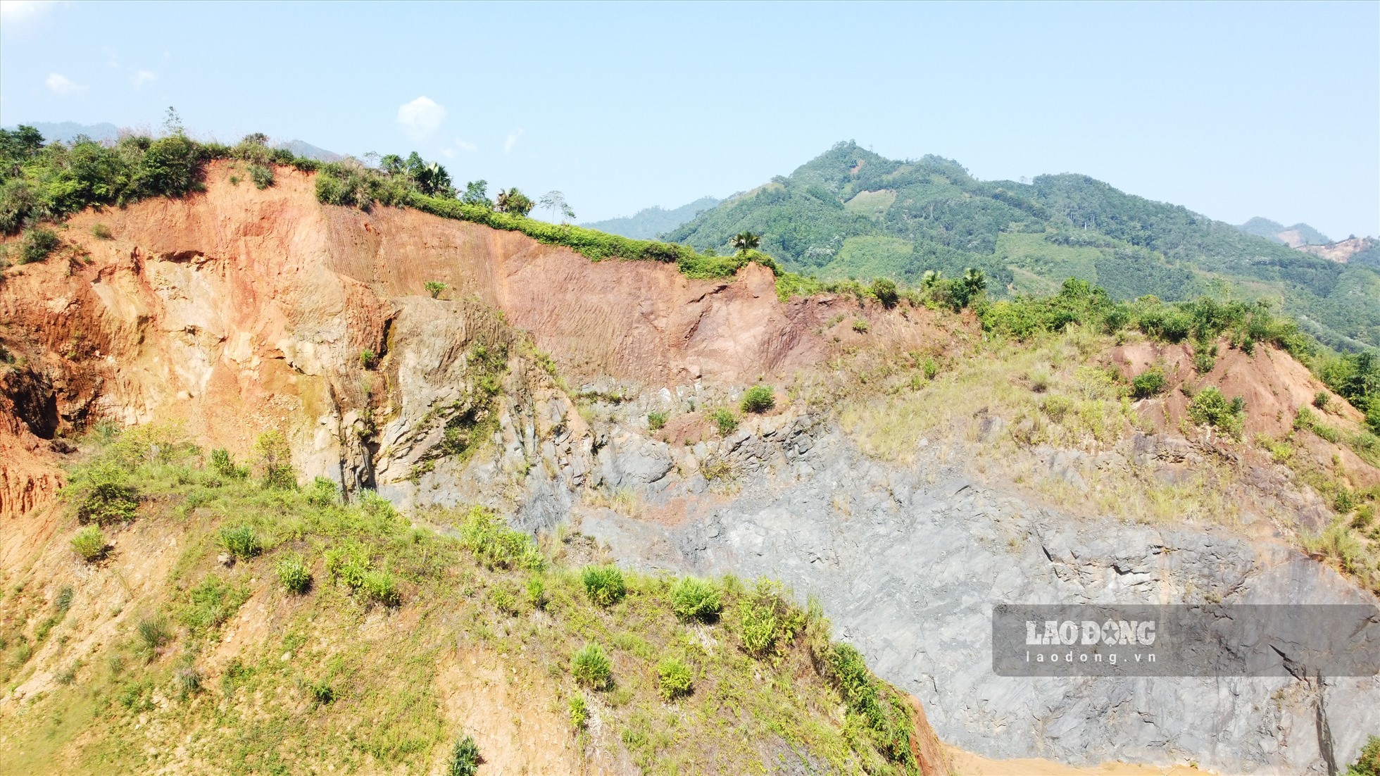 Mỏ quặng sắt của Công ty TNHH Á Châu sau xử phạt đã bỏ hoang nhiều năm. Ảnh: Văn Đức.