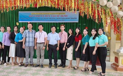 Bàn giao công trình cải tạo 8 phòng vệ sinh của 4 lớp học tại Trường Mầm non Bình Thạnh (TP Hồng Ngự, tỉnh Đồng Tháp). Ảnh: Mỹ Hòa
