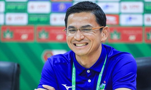 Huấn luyện viên Kiatisak chia sẻ mục tiêu của Hoàng Anh Gia Lai sau chiến thắng trước Nam Định. Ảnh: LDO