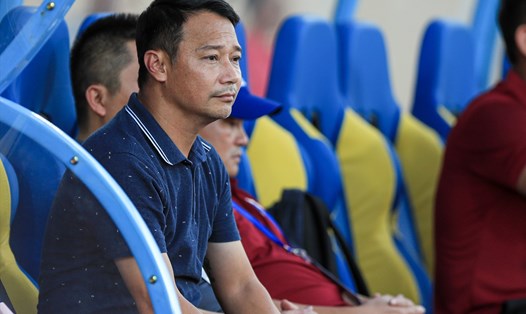 Huấn luyện viên Vũ Hồng Việt và Nam Định vẫn vật lộn trong cuộc đua trụ hạng. Ảnh: MD