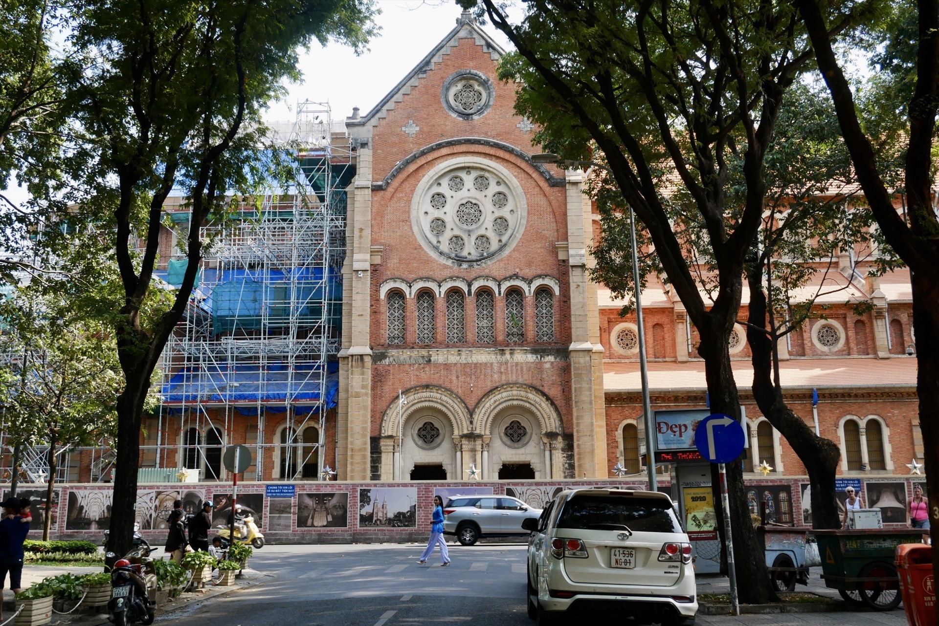 Nhà thờ Đức Bà được trùng tu. Ảnh: LDO.