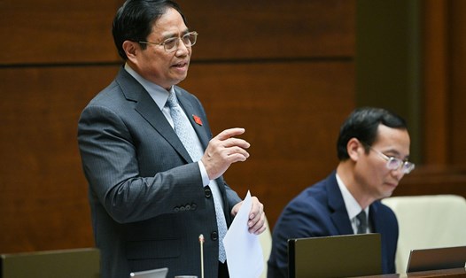 Thủ tướng Phạm Minh Chính trả lời chất vấn trước Quốc hội. Ảnh: QH