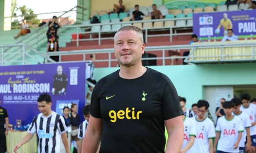 Cựu thủ môn tuyển Anh Paul Robinson tham dự sự kiện chiều 5.11, tại Việt Nam. Ảnh: K.A