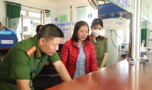 Nữ cán bộ địa chính xã Lộc Thành và đồng phạm đã bị cơ quan điều tra bắt tạm giam để điều tra, xử lý theo quy định của pháp luật. Ảnh: Khánh Phúc
