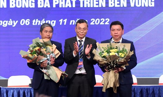Ông Dương Nghiệp Khôi (ngoài cùng, bên trái) trở thành tân Tổng Thư ký VFF khoá 9. Ảnh: VFF