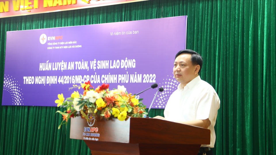 Ông Phạm Văn Khen - Chủ tịch Công đoàn Công ty phát biểu tại buổi tập huấn. Ảnh: CĐPCHD