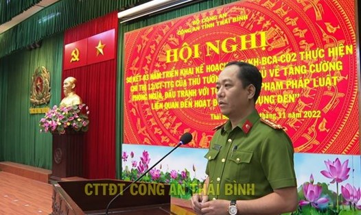 Đại tá Phạm Mạnh Hùng - Phó Giám đốc, Thủ trưởng Cơ quan CSĐT (Công an tỉnh Thái Bình) phát biểu chỉ đạo tại hội nghị. Ảnh: Việt Anh